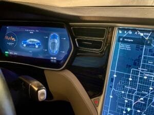 Tesla Model S instrumentbræt med navigationskort