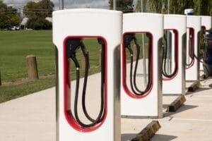Elbil opladningsstationer på parkeringsplads