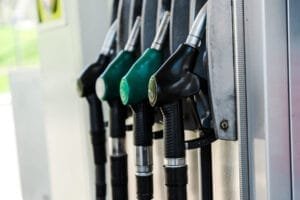Benzinpumper på tankstation