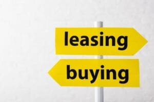 Skilt med leasing og køb retninger